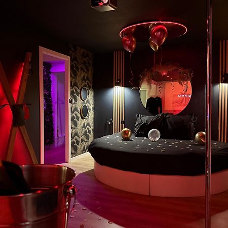 Love Room Haut De Gamme - L'Extase Avec Jacuzzi Violaines Esterno foto
