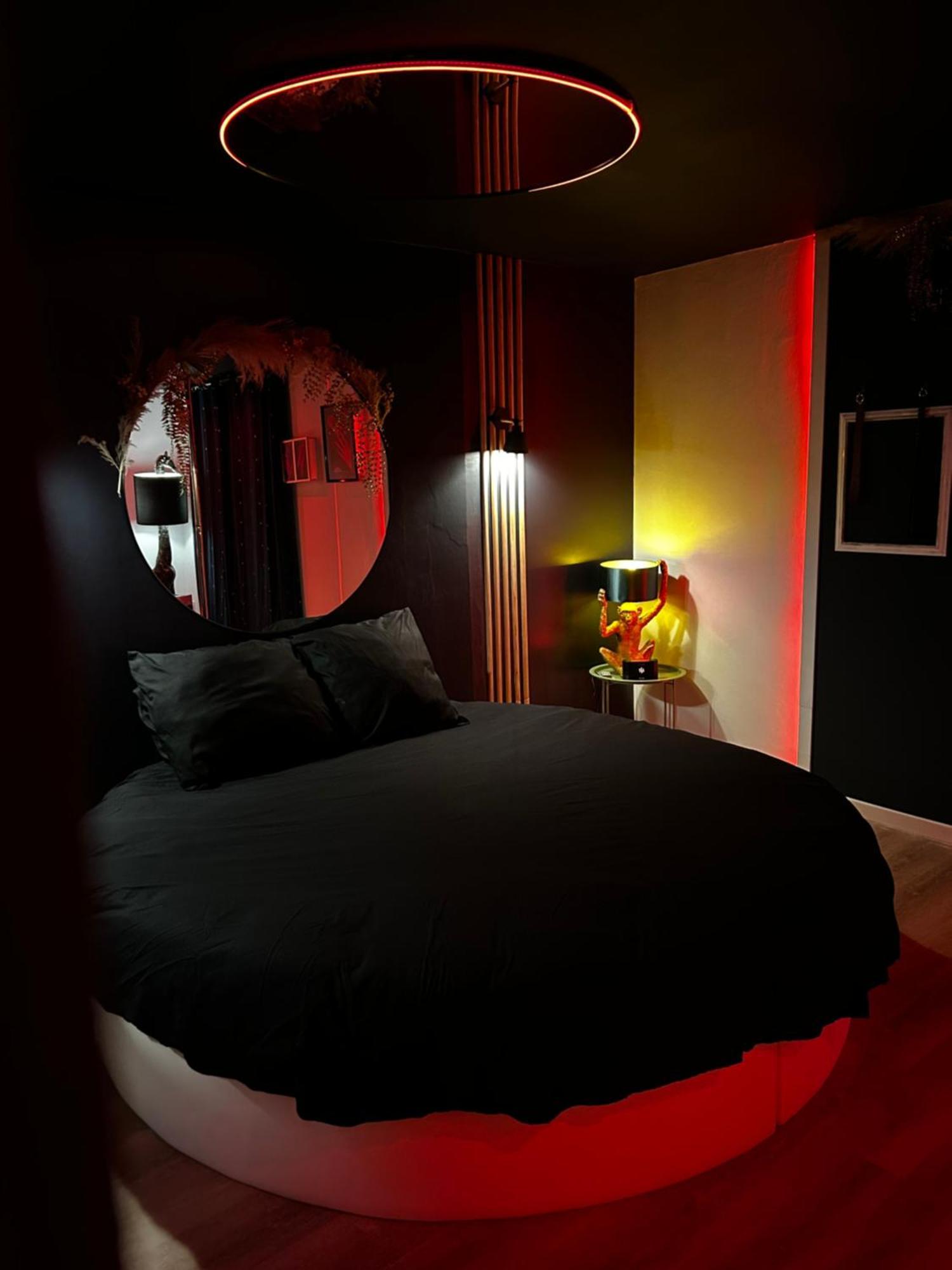 Love Room Haut De Gamme - L'Extase Avec Jacuzzi Violaines Camera foto