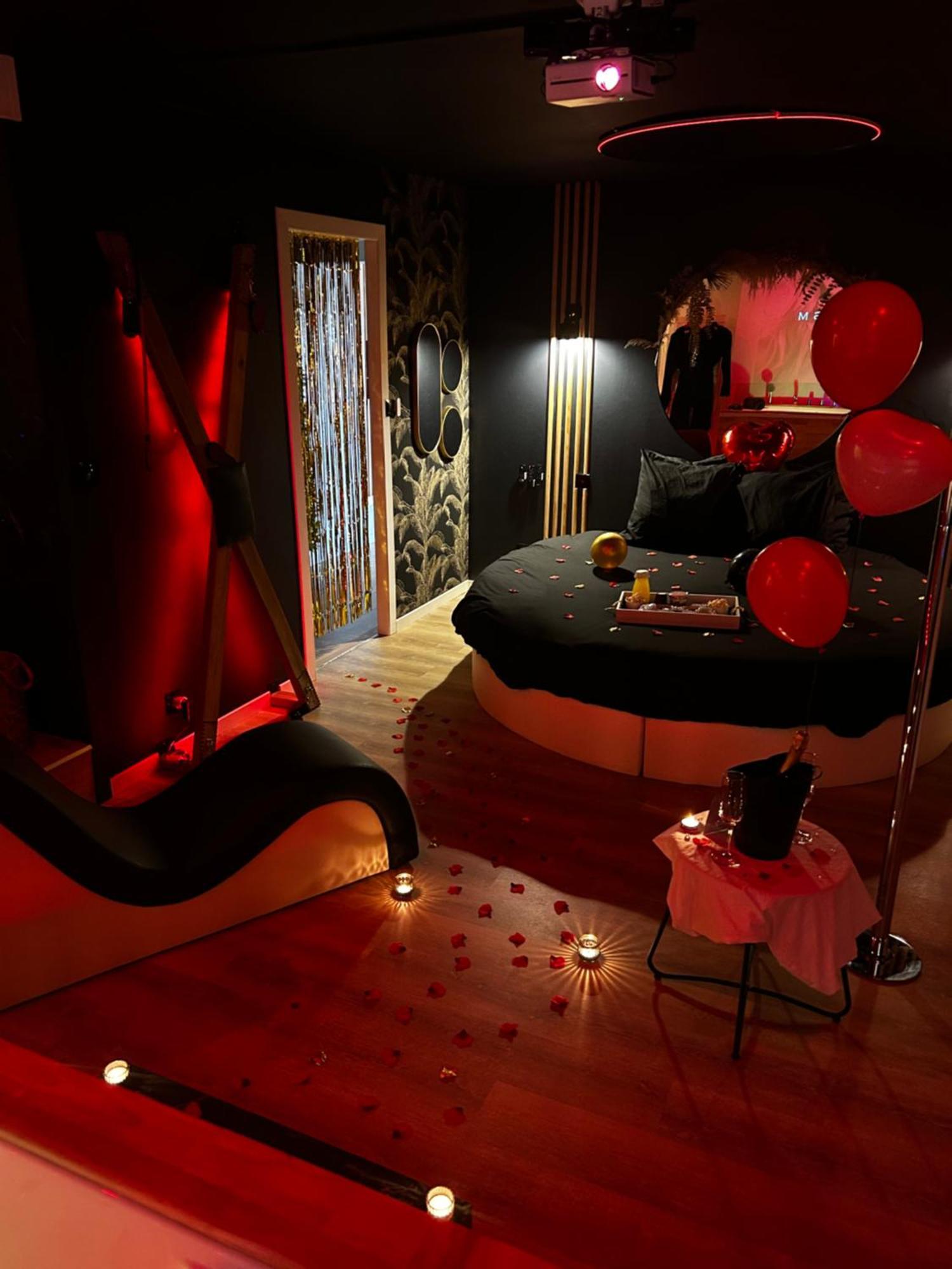 Love Room Haut De Gamme - L'Extase Avec Jacuzzi Violaines Esterno foto