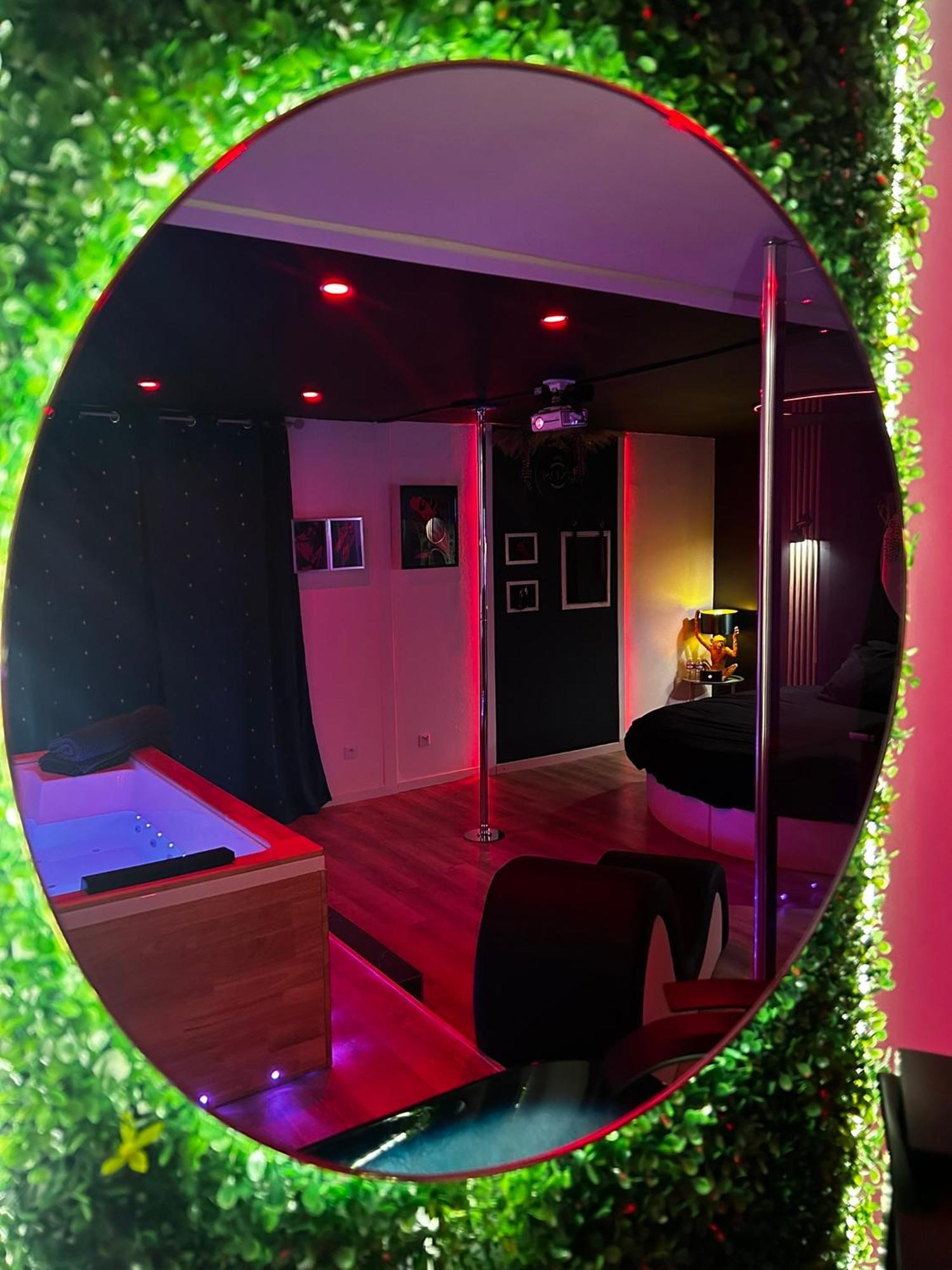 Love Room Haut De Gamme - L'Extase Avec Jacuzzi Violaines Esterno foto