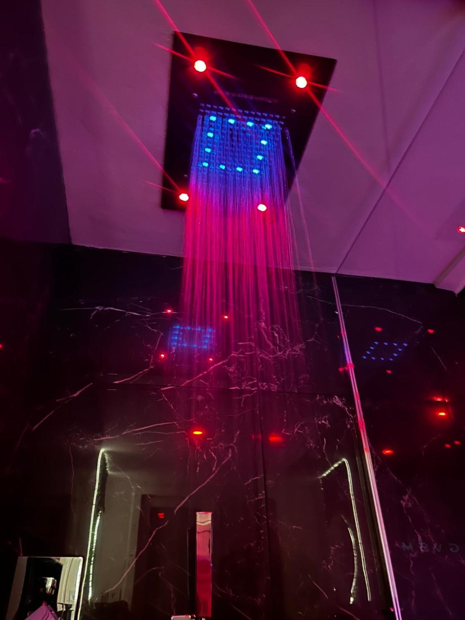 Love Room Haut De Gamme - L'Extase Avec Jacuzzi Violaines Esterno foto