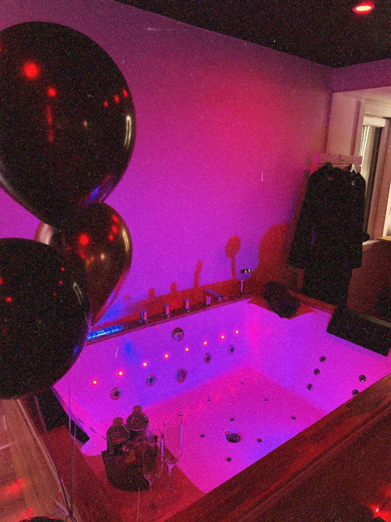 Love Room Haut De Gamme - L'Extase Avec Jacuzzi Violaines Esterno foto