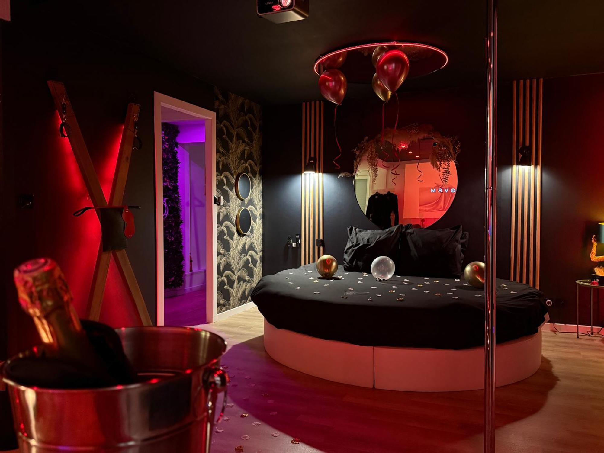 Love Room Haut De Gamme - L'Extase Avec Jacuzzi Violaines Esterno foto